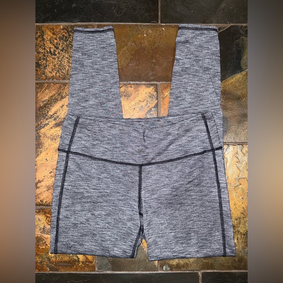Athleta Women’s Heathered Gray Athletic‎ Leggings Size Medium - Picture 2 of 4